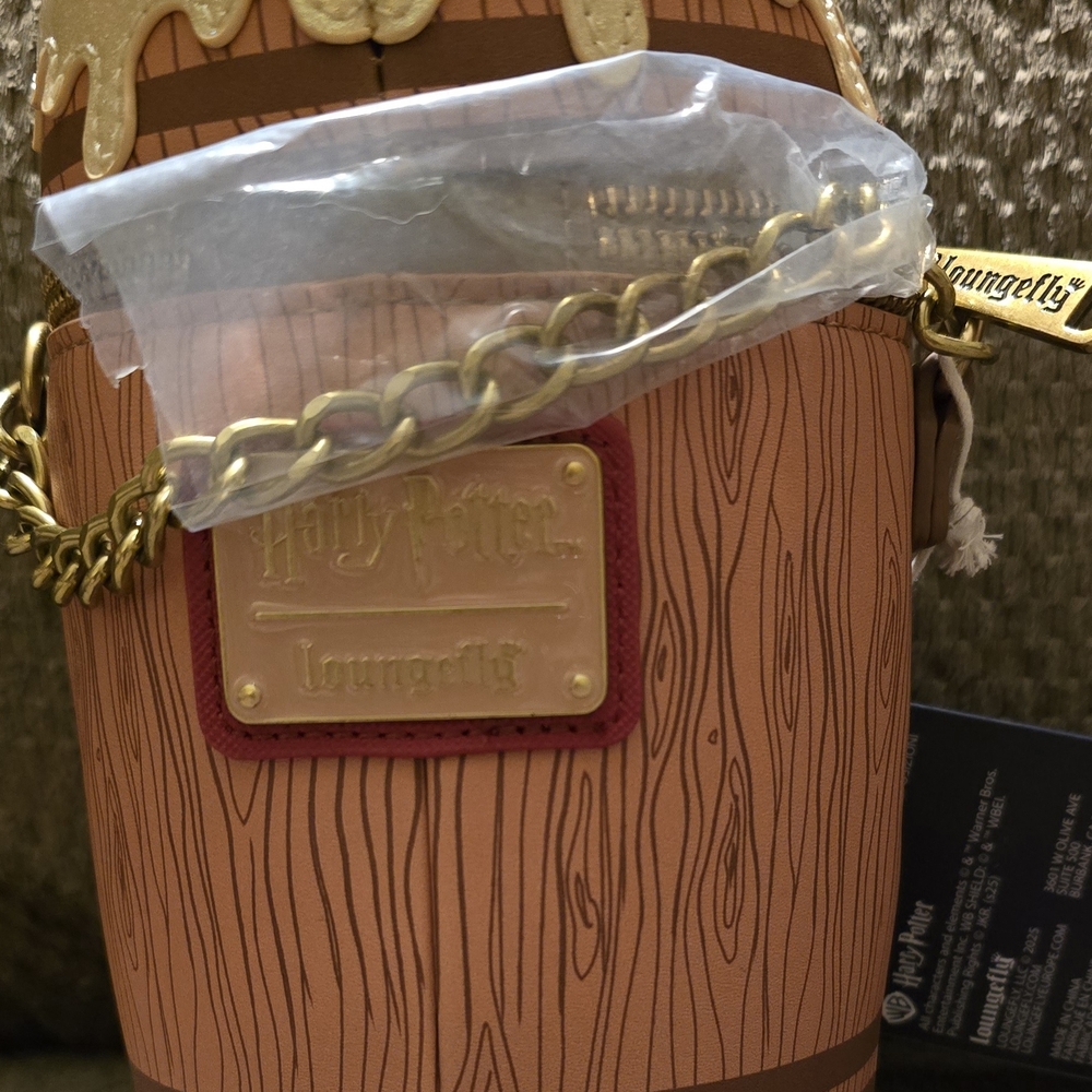 **NEW** Loungefly Harry Potter Butterbeer Barrel Bag with Gold Chain - Picture 2 of 3